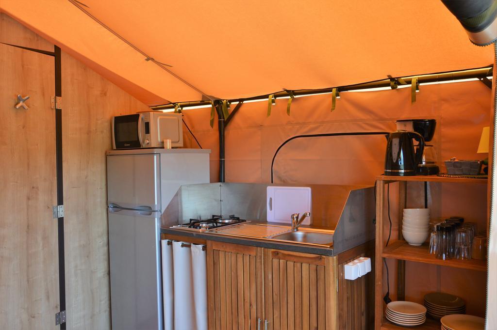 Camping Le Mas De Riri Celles  Exterior photo